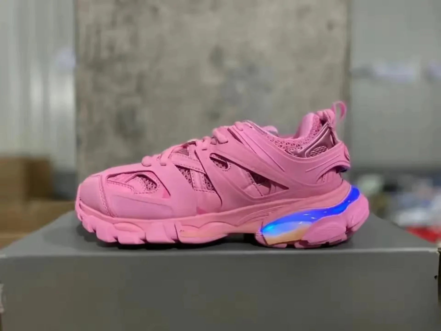 2025 Top Quality Track Trainers LED Black Men and Women Sneakers Trend Famous Track 3.0 Led Designer Chunky Walking Style Shoes