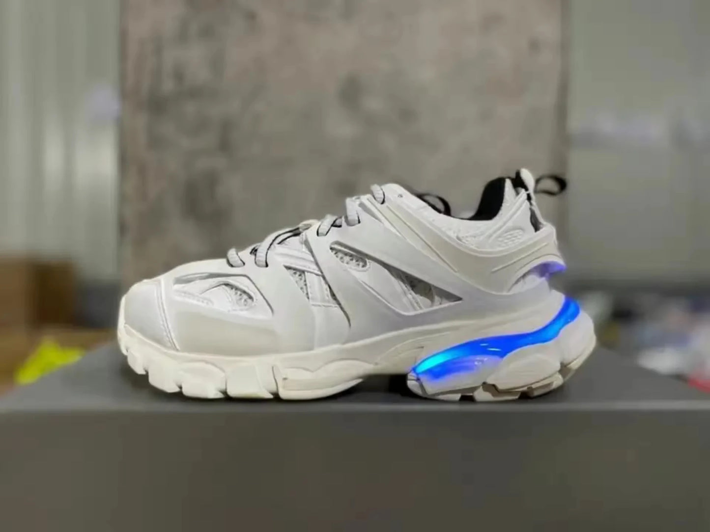 2025 Top Quality Track Trainers LED Black Men and Women Sneakers Trend Famous Track 3.0 Led Designer Chunky Walking Style Shoes