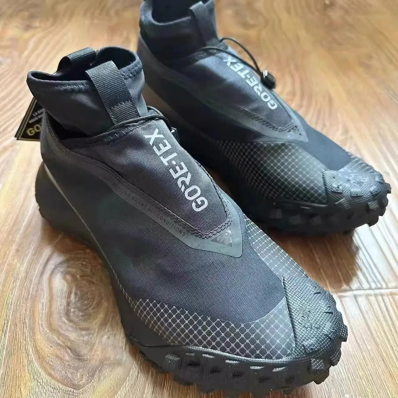 Mountain High-top Outdoor Mountaineering Hiking Shoes Running Cross-country Climbing Shoes Comfortable Waterproof