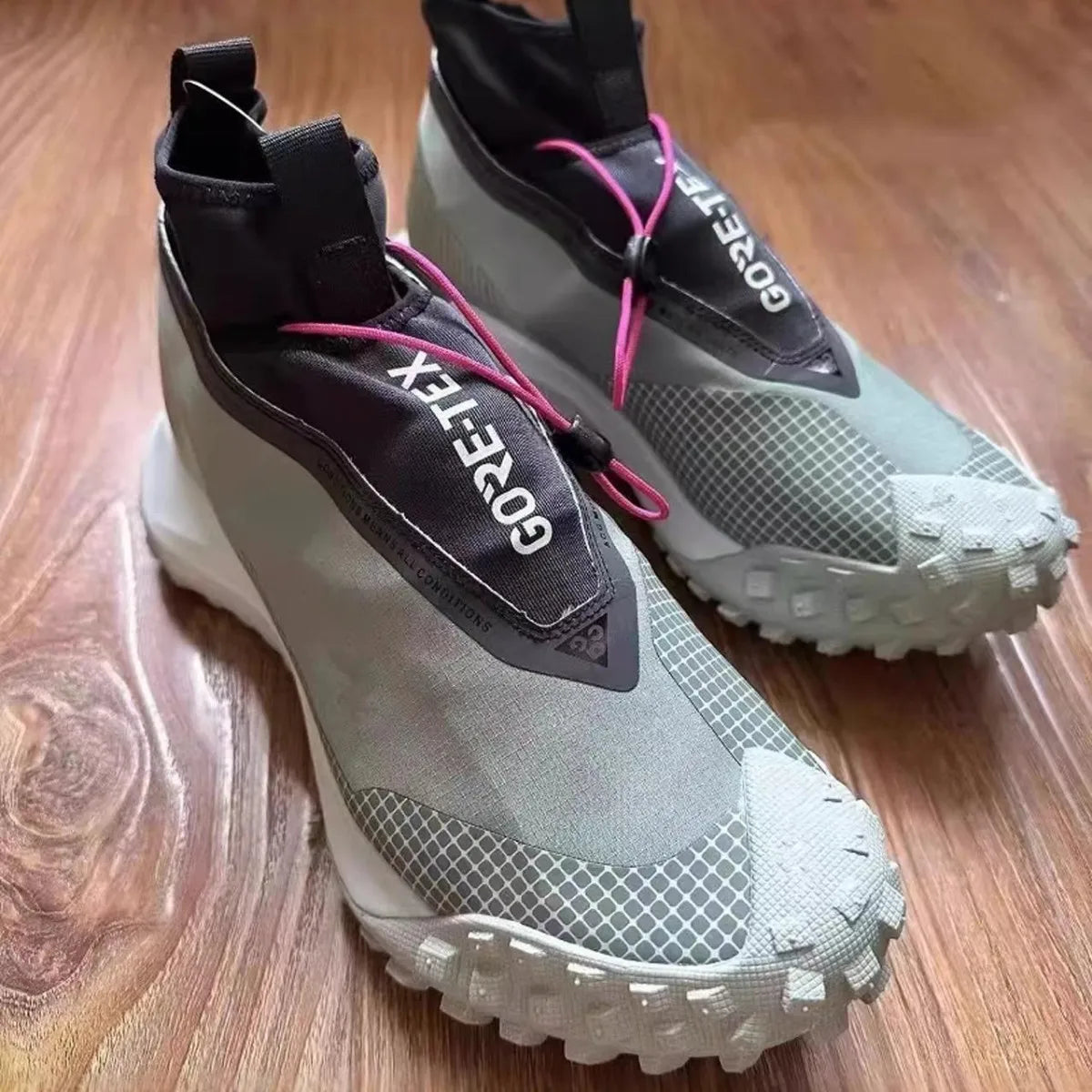 Mountain High-top Outdoor Mountaineering Hiking Shoes Running Cross-country Climbing Shoes Comfortable Waterproof