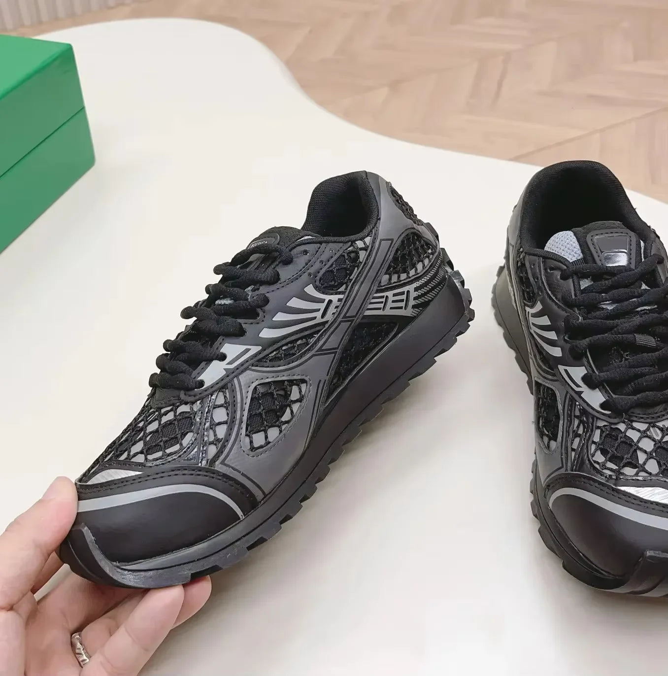 Product Fashion Sneakers for Men and Women Bott New Designer Ega High Quality Lighted Lace-Up New Toe Style BV Shoes